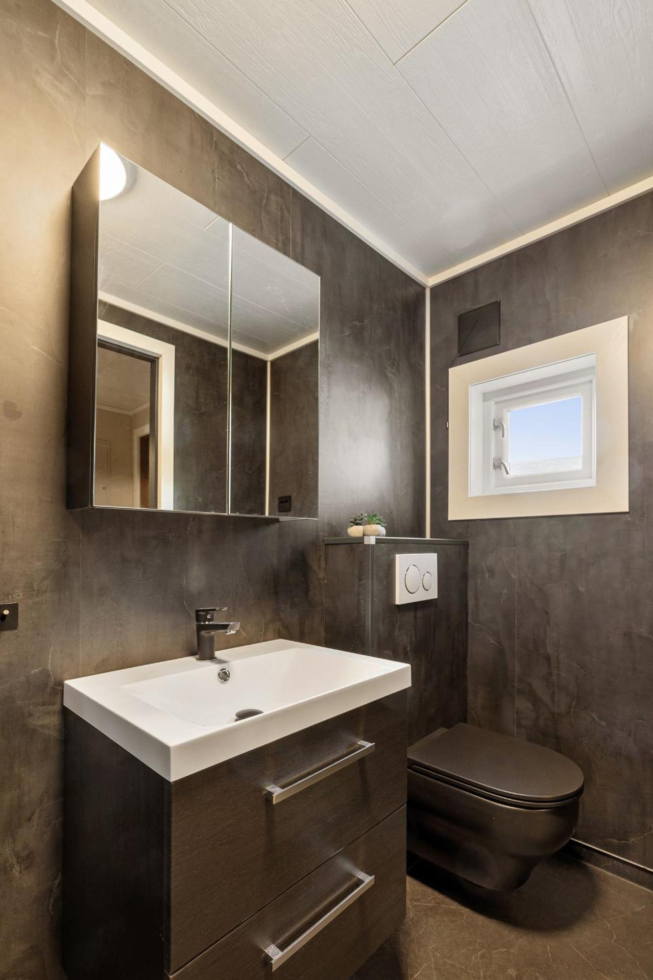 Central And Newly Renovated Apartment For Rent 트롬쇠 외부 사진
